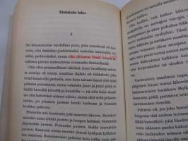 Tytöt, tykit ja runot - Muistikuvia nuoruudestani
