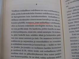 Tytöt, tykit ja runot - Muistikuvia nuoruudestani