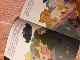 Pikku kananen. P.2006, sivuja 24. Sopiva ensikirjaksi. vähän tekstiä paljon isoja kuvia