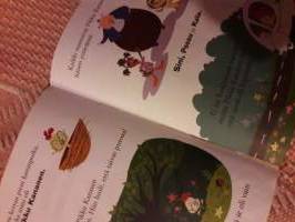 Pikku kananen. P.2006, sivuja 24. Sopiva ensikirjaksi. vähän tekstiä paljon isoja kuvia