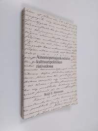 Aineenopettajankoulutus kulttuuripolitiikan ristivedossa : koulutussuunnitelman synty, toteutus ja uudistus Normaalikoulun alkuvaiheissa 1860-1880-luvuilla - Trai...