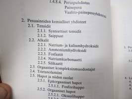 Lattiapäällysteet - niiden hoito- ja puhdistusaineet - erityisesti kodin teknologian opetusta varten