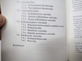 Lattiapäällysteet - niiden hoito- ja puhdistusaineet - erityisesti kodin teknologian opetusta varten