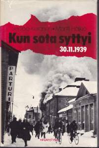 Kun sota syttyi 30.11.1939. Sodan ensimmäistä päivää muistelee 30 sotilasta ja siviiliä. Katso luettelo kuvista.