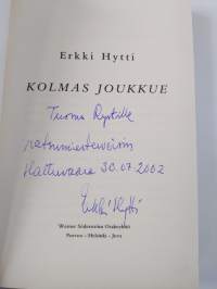 Kolmas joukkue (signeerattu, tekijän omiste)