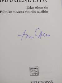 Elosta ja maailmasta : Esko Ahon tie Peltolan tuvasta suuriin saleihin (signeerattu)