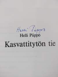 Kasvattitytön tie (signeerattu)