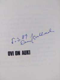 Ovi on auki (signeerattu)