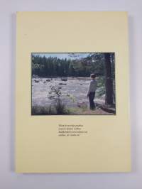 Perinnemaisemia lauluin