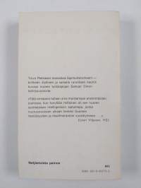 Tehtaan varjossa : Romaani