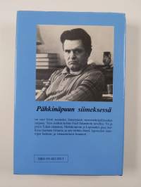 Pähkinäpuun siimeksessä : novelleja