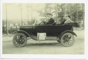 Yksi Suomen ensimmäisistä vuokra-automobiileistä  taksi 1906 - postikortti autopostikortti kulkematon