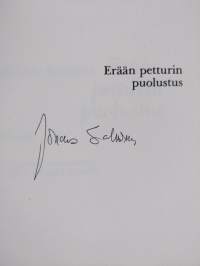 Erään petturin puolustus : esseitä (signeerattu)