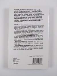 Vääpeli Matala lentää : novelleja