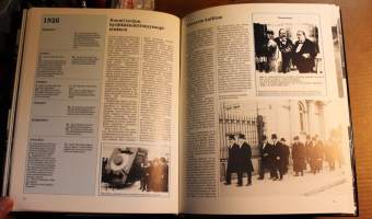 Itsenäinen Suomi - Seitsemän vuosikymmentä kansakunnan elämästä, 1987. Kronologisesti etenevä, monipuolinen kirja itsenäisen Suomen vaiheista maailmanhistoriassa