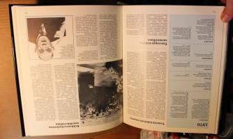 Itsenäinen Suomi - Seitsemän vuosikymmentä kansakunnan elämästä, 1987. Kronologisesti etenevä, monipuolinen kirja itsenäisen Suomen vaiheista maailmanhistoriassa