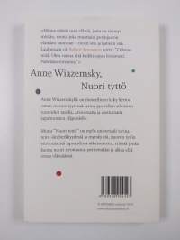 Nuori tyttö : romaani
