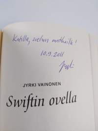 Swiftin ovella (signeerattu, tekijän omiste)