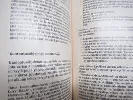 Vanhuus ja sairaus - geriatrian oppikirja sairaanhoidon ja sosiaalihuollon alalla työskenteleville
