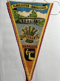 Eläkeläisten lomakeskus - Kuntoranta Varkaus -matkailuviiri, isokoko / souvenier pennant