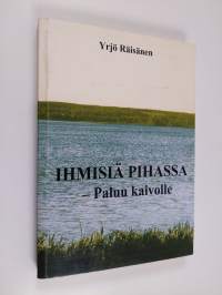 Ihmisiä pihassa : paluu kaivolle