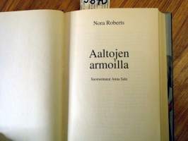 Aaltojen armoilla