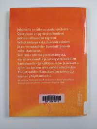 Ihmisoikeuskasvatuksen käsikirja - kaikki ihmiset syntyvät vapaina ja tasavertaisina arvoltaan ja oikeuksiltaan