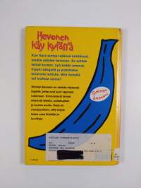 Hevonen käy kylässä
