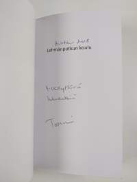 Lehmänpotkun koulu - ja muista tarinoita (signeerattu)