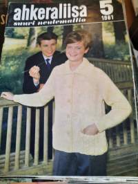 Ahkeraliisa 1961 no 5 pojan pusero, pojan pujoliivi, tytön villatakki, pojan villapaita