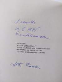 Työn jälkiä (signeerattu, tekijän omiste)