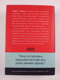 Tehtaan tytöt : unelmia muuttuvassa Kiinassa