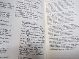 Agitprop lauluvihko - Ohjelmakeskus -kantaaottavia vasemmistolaisia lauluja noin 100 kpl