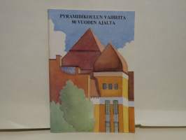 Pyramidikoulun vaiheita 90 vuoden ajalta