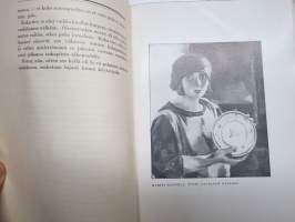 Nuori Suomi XXXIX 1929 kirjallistaiteellinen joulu-albumi, kirjoittajina mm. Elina Vaara, Lauri PohjanpääHilja Haahti, Mika Waltari, Artturi Leinonen, Elsa Hästesko