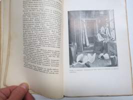 Nuori Suomi XXXIX 1929 kirjallistaiteellinen joulu-albumi, kirjoittajina mm. Elina Vaara, Lauri PohjanpääHilja Haahti, Mika Waltari, Artturi Leinonen, Elsa Hästesko
