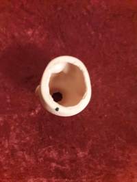 Napakka pieni nuken pää. Lasisilmät, mahdollisuus itse laittaa hiukset Korkeus kaula mukaan lukien 5.5 cm
