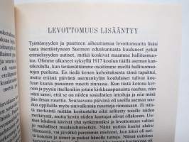Maaseudun kehityksen ja hajotuksen vuosisata -maaseudun ja erityisesti Mäntyharju-paikallishistoriaa