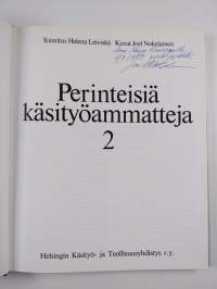 Perinteisiä käsityöammatteja 2 (signeerattu, tekijän omiste)