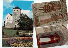 .Maksi kortti Turun linna... Postikortti: seinämaalaus v. 1530. Valokuvannut Markku Korpi-Hallila.....Valokuva/ P. Lundsten: Päälinnan vartija 1500-luvun puvussa