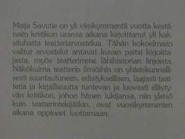 Kohti elävää teatteria - Maija Savutien teatteriarvosteluja 1935-85