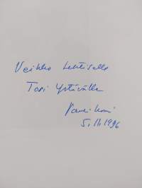 Suunta 2002 : suomalainen tie uudelle vuosituhannelle (signeerattu, tekijän omiste)