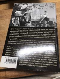 Noita palaa näyttämölle - Mika Waltari parrasvaloissa