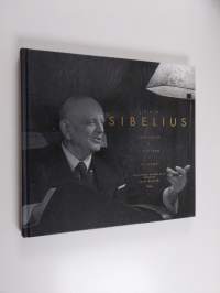 Jean Sibelius kodissaan Jean Sibelius i sitt hem = Jean Sibelius at home - Jean Sibelius i sitt hem - Jean Sibelius at home