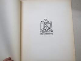 Ein Lied rauscht von den Bergen -Saksan vuoristomaisemia esitteleva kuvateos, annettu joululahjaksi isäntäperheelle Kemijärvellä v. 1942 saksalaisten toimesta