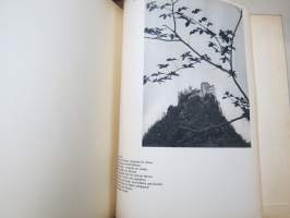 Ein Lied rauscht von den Bergen -Saksan vuoristomaisemia esitteleva kuvateos, annettu joululahjaksi isäntäperheelle Kemijärvellä v. 1942 saksalaisten toimesta