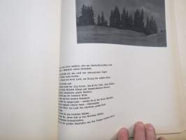 Ein Lied rauscht von den Bergen -Saksan vuoristomaisemia esitteleva kuvateos, annettu joululahjaksi isäntäperheelle Kemijärvellä v. 1942 saksalaisten toimesta