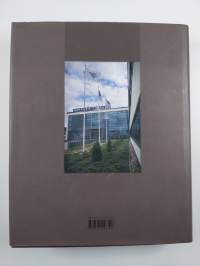 Painetun sanan elämää : Keski-Suomi ja Keskisuomalainen 1871-2007 (signeerattu, tekijän omiste)