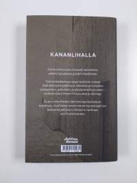 Kananlihalla : vakoilukertomuksia