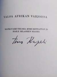 Valoa Afrikan varjoissa (signeerattu)